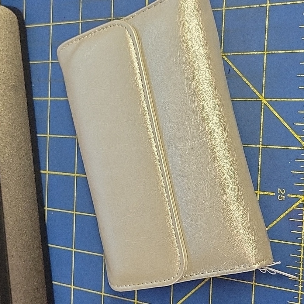 Multi Functure 6x4 Wallet New - Light Silver